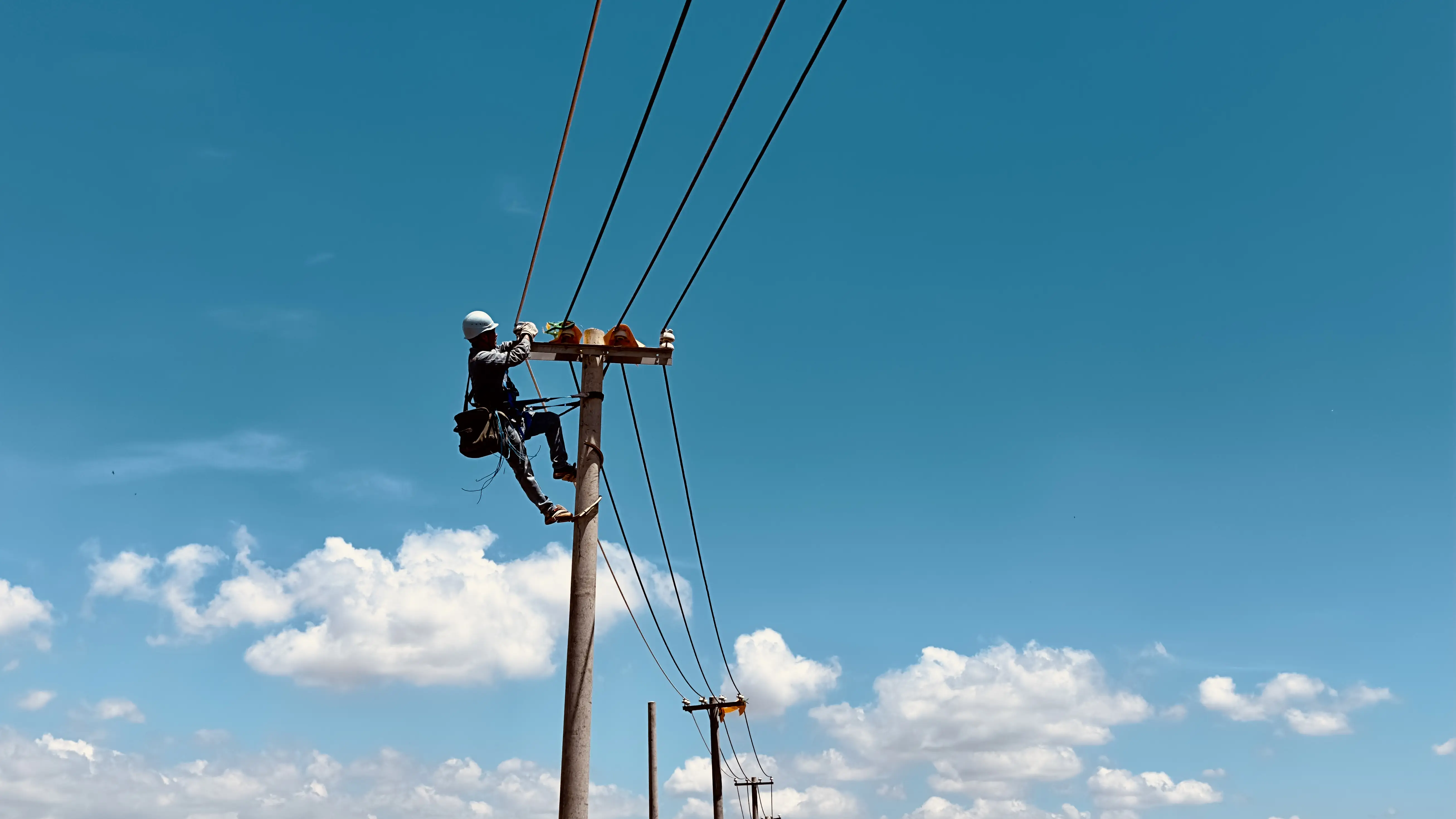 Requirements for Installing Suspension Insulators