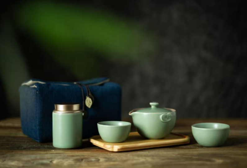 Cloud Pattern Travel Tea Set with Tea Caddy