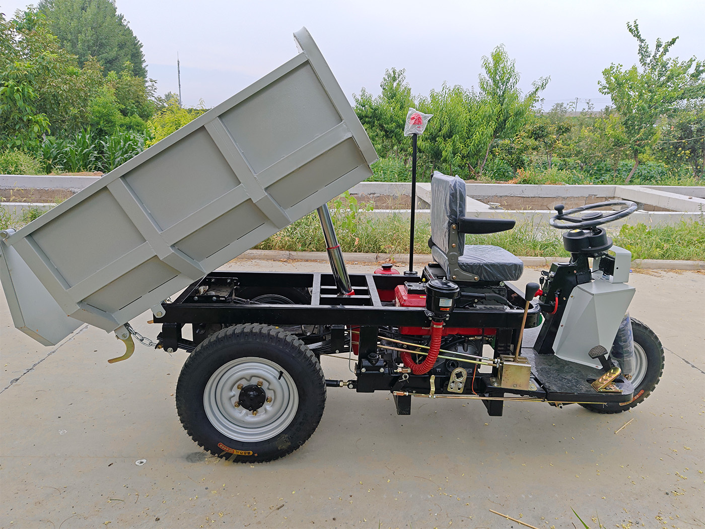 Newly Designed Diesel Mini Dump 500KG Truck Small Three-Wheeled Electric Vehicle for Mining
