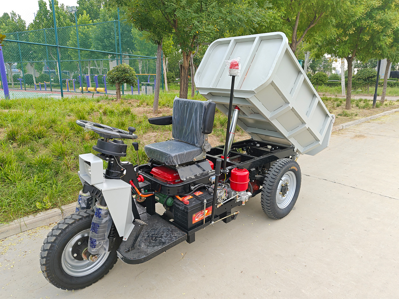 Newly Designed Diesel Mini Dump 500KG Truck Small Three-Wheeled Electric Vehicle for Mining