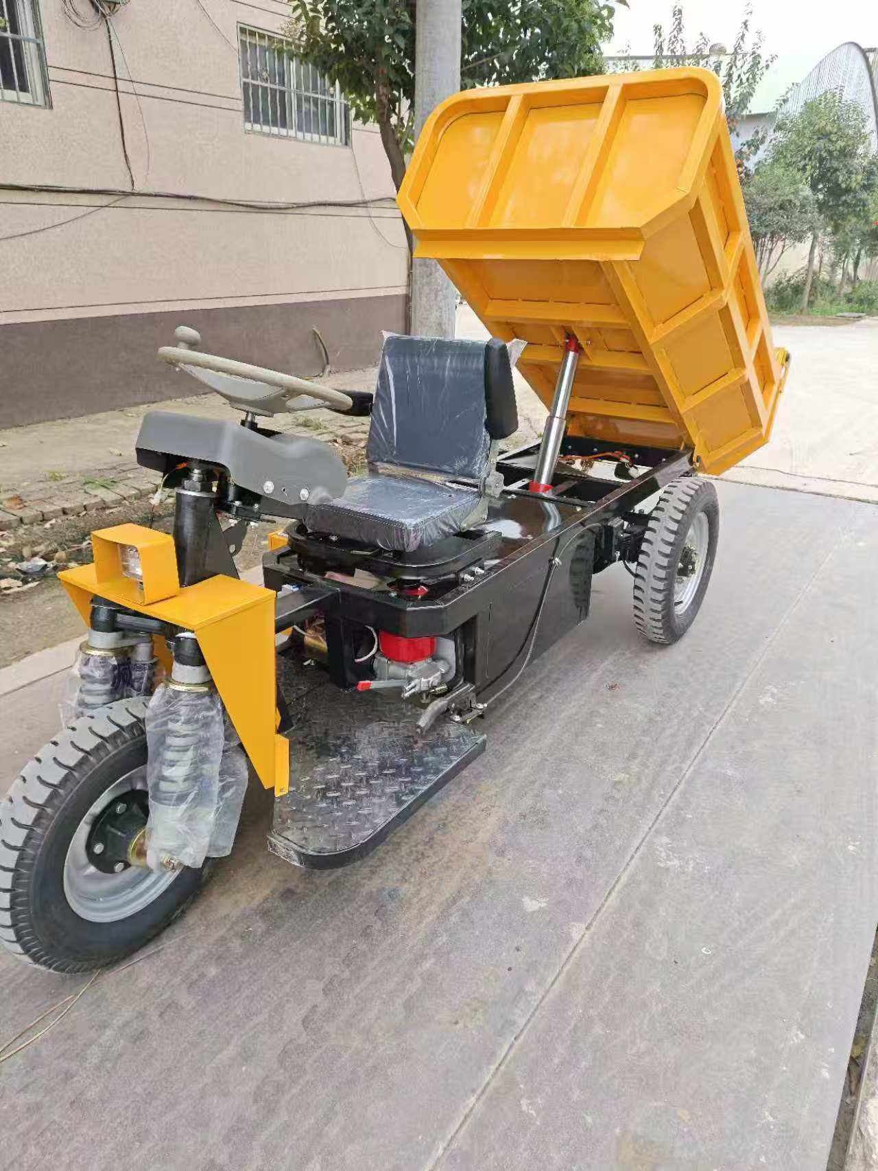 Mini 1.5 Ton Electric Three-Wheeled Car Double Shock-Absorbing Dump for Mining