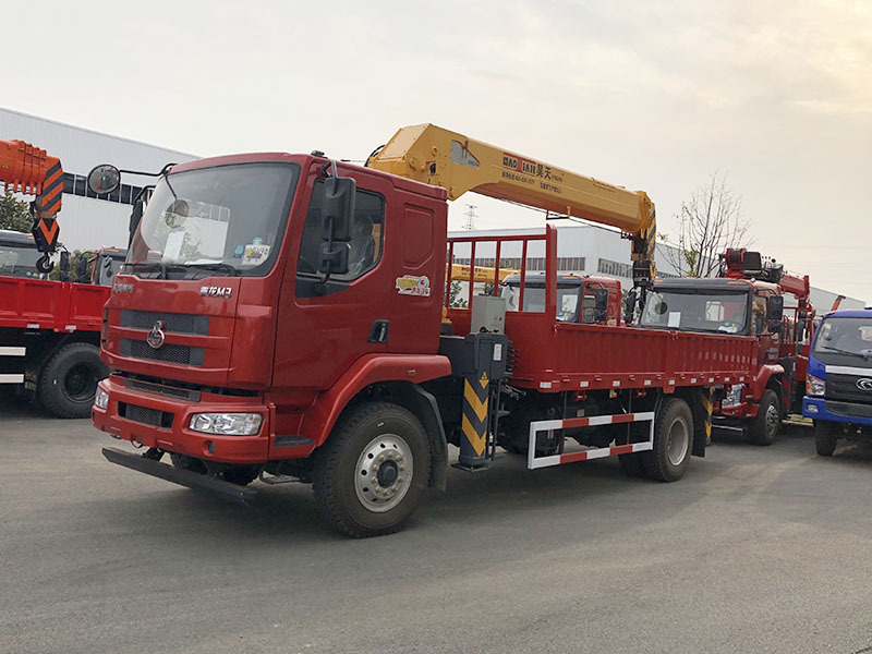 Haotian 12 tons four-section arm truck crane