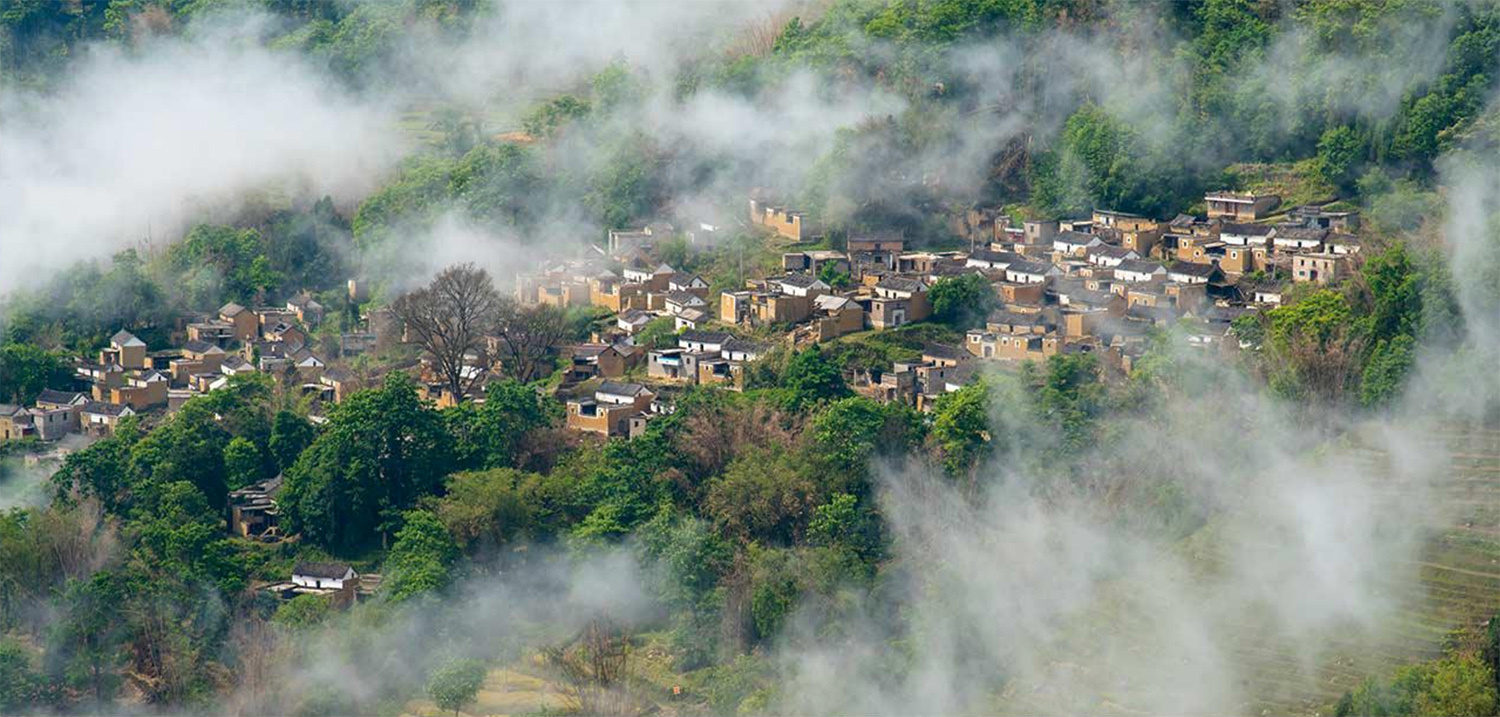 Gelong village (in North Korea)