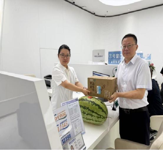 夏送清凉 情系一线