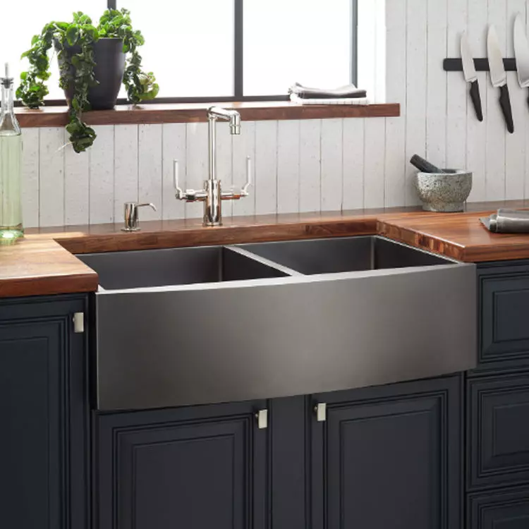The kitchen sink is the core equipment for kitchen cleaning and ingredient processing