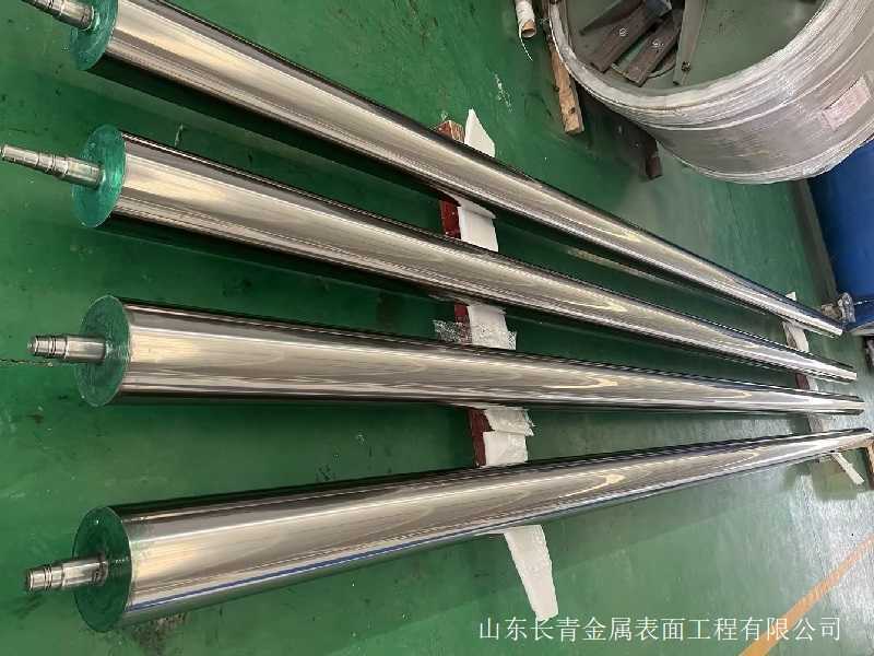 長青金屬熱噴涂公司對9米長鋁合金輥鏡面噴涂