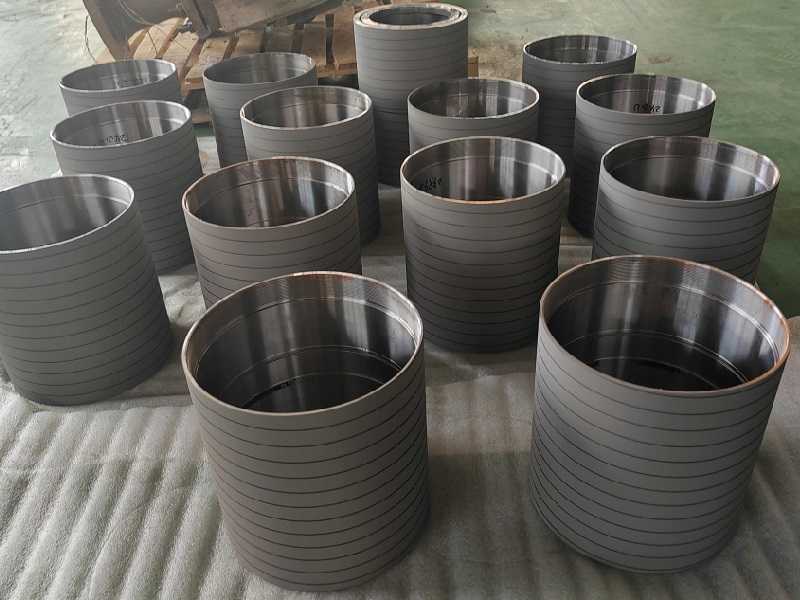 長(zhǎng)青金屬熱噴涂公司又一批多節(jié)輥完工發(fā)貨