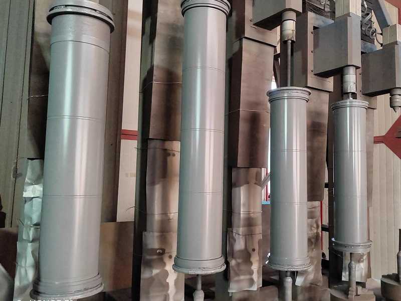 長青金屬熱噴涂公司弧形輥在線噴涂