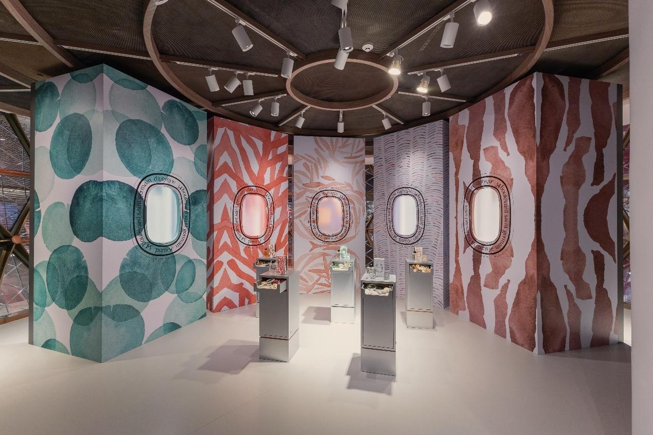 Transforming Retail Spaces with Immersive Display Installations