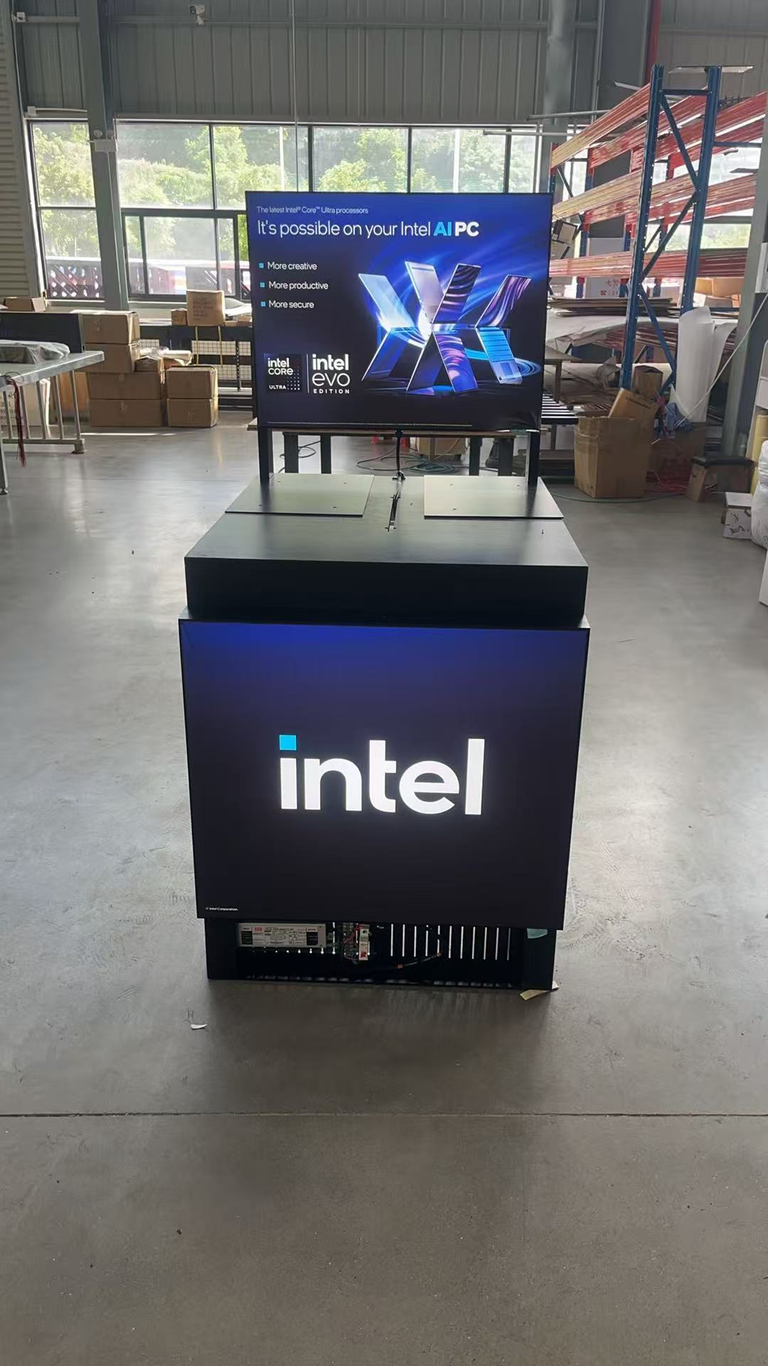 Intel × Lenovo Legion — Modular Gaming Showcases & Display Tables