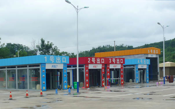 洗車量大人工忙不過來  全自動(dòng)洗車機(jī)該怎么選？