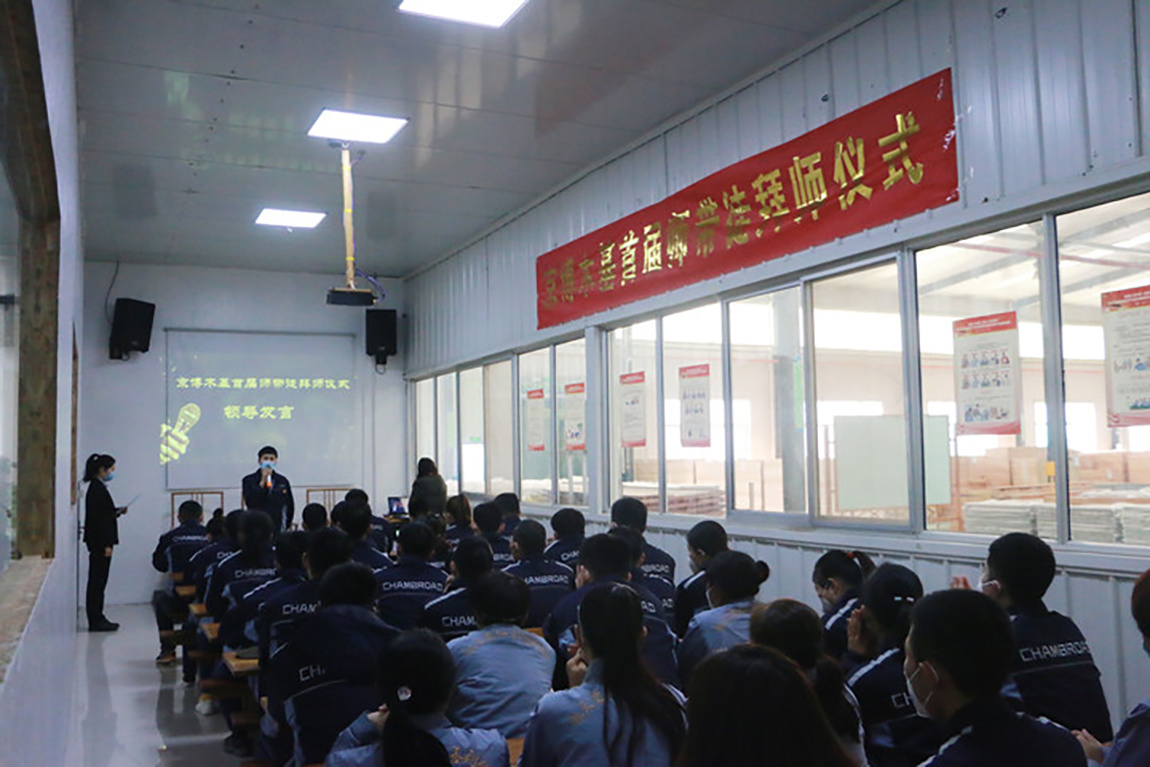 一声师父，，一份责任！——星欧娱乐木基举行首届师带徒拜师仪式_星欧娱乐-高端门窗,户外木制品