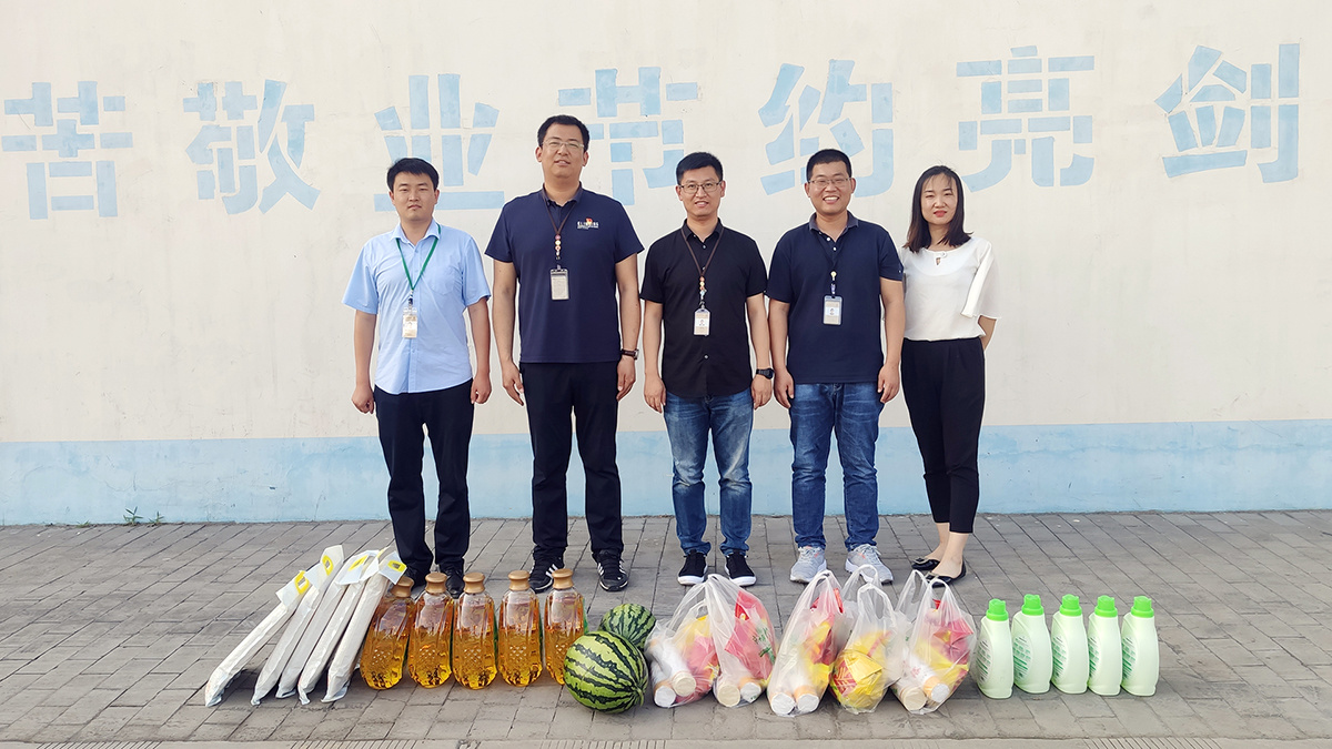 情暖人世爱常在—木基党支部组织走访慰问活动_星欧娱乐-高端门窗,户外木制品