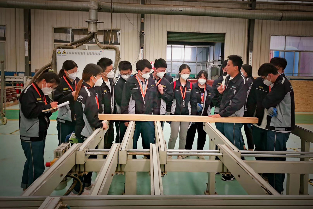 武汉纺织大学学生走进星欧娱乐木基实训圆满完成_星欧娱乐-高端门窗,户外木制品