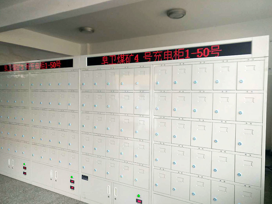 Intelligent charging cabinet for miner's lamp with indicator light