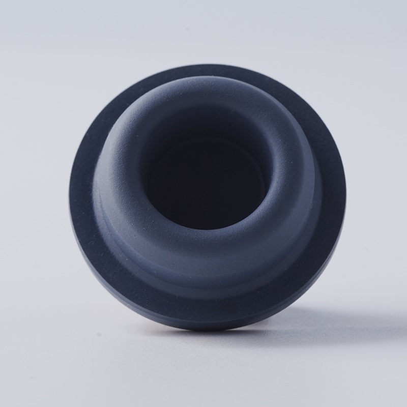 Butyl rubber stopper with a flat opening for an oral liquid bottle Butyl rubber stopper with a flat opening for an oral liquid bottle