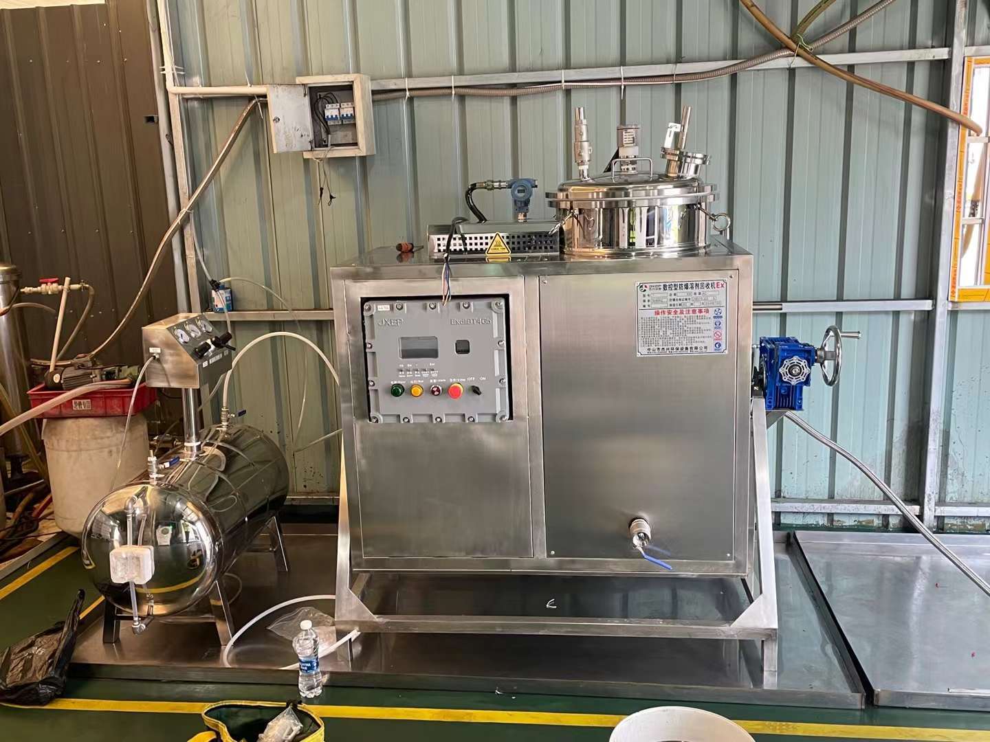 Bearing industry -- hydrocarbon and waste oil mixture Bearing industry -- hydrocarbon and waste oil mixture