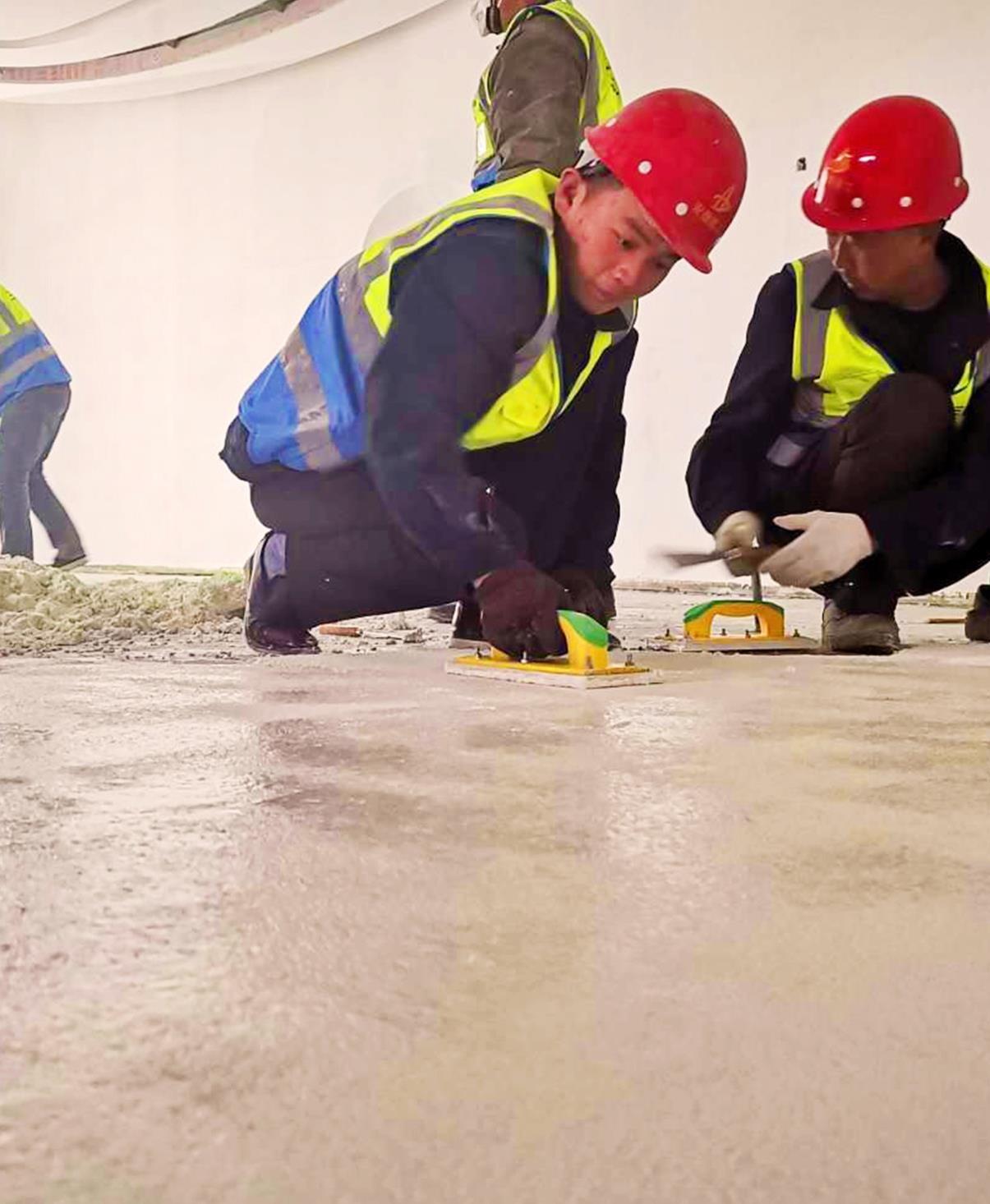 Spread the terrazzo layer