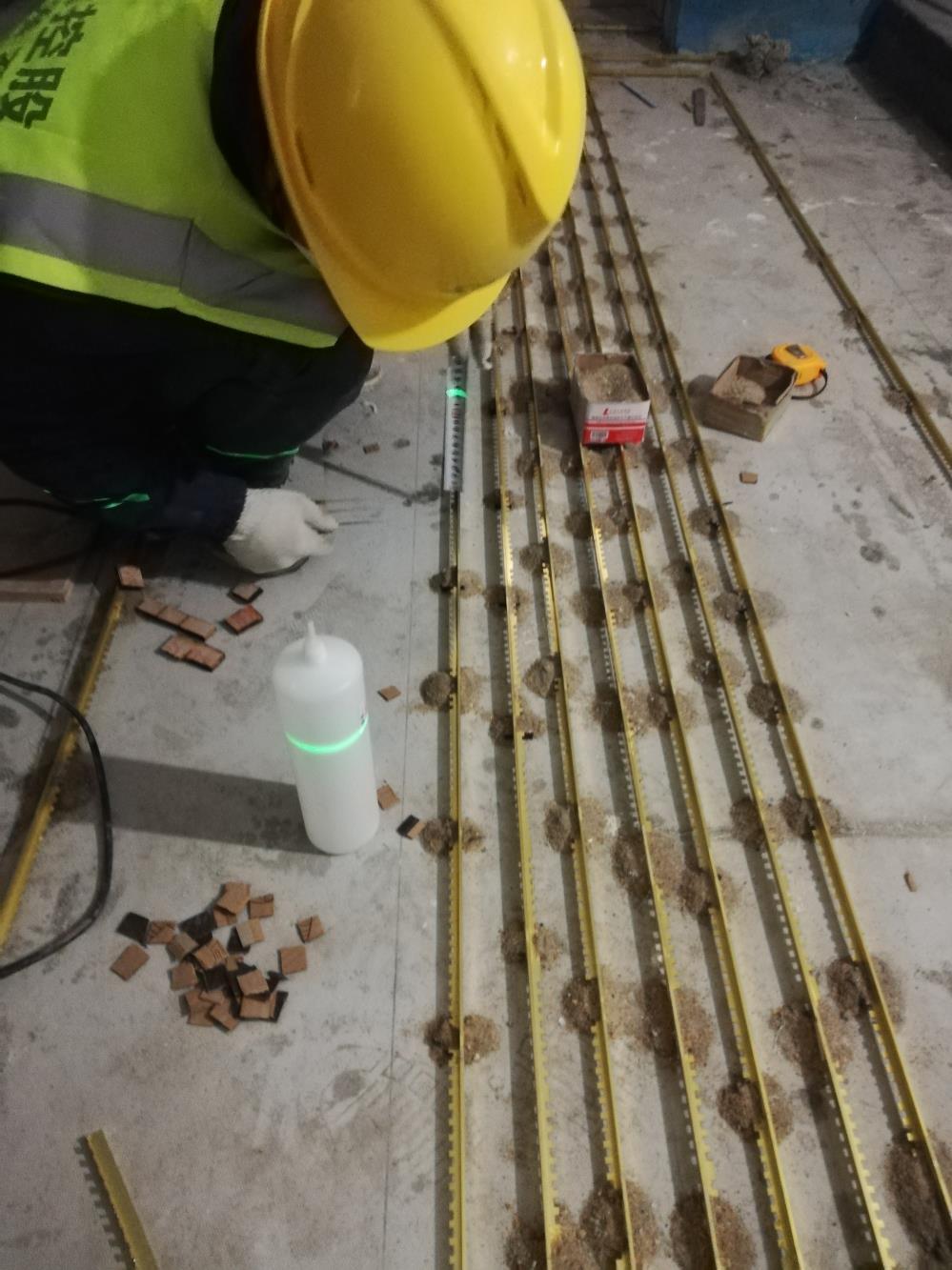 Installing the metal division stripes