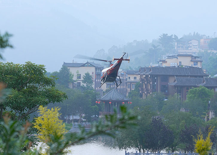 Drip Miaocheng-Helicopter Low-altitude Flight Drip Miaocheng-Helicopter Low-altitude Flight