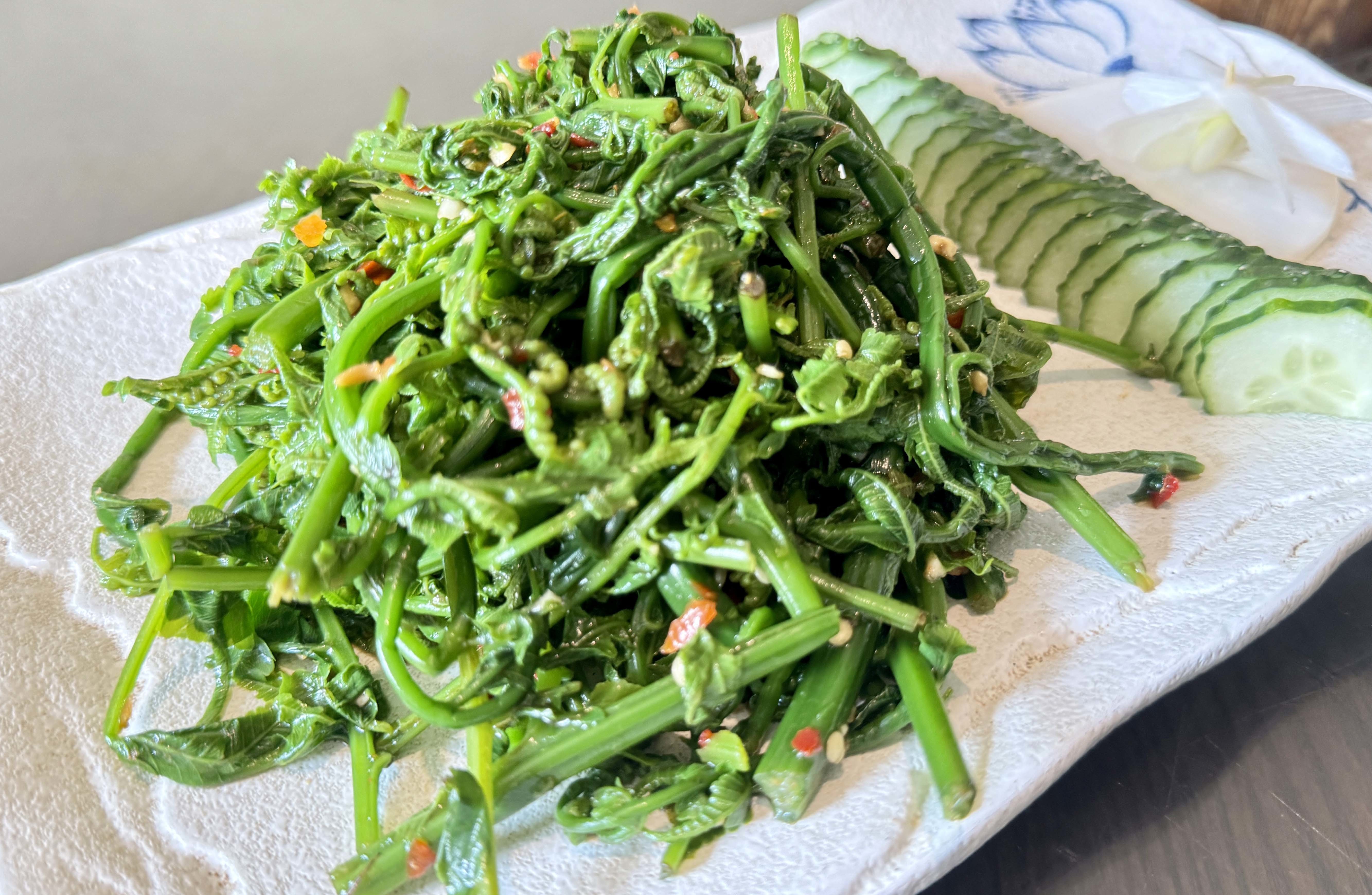 Dragon claw dish