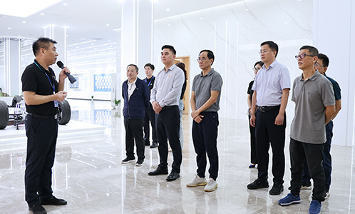 合肥市关工委主任熊建辉一行莅临巡鹰集团调研指导