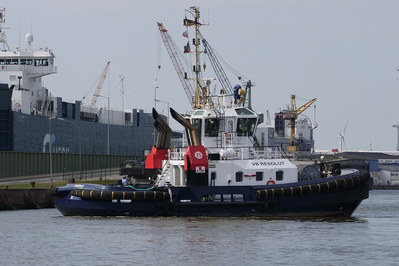 Oil pollution, sunken ships, and wreckage salvage inspection. Oil pollution, sunken ships, and wreckage salvage inspection.